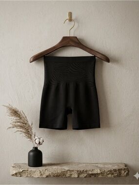 F.I.T Mid Waist Shaping Shorts Black Large Seamless NWOT